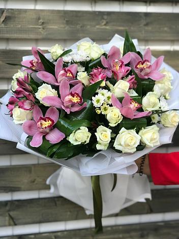 Букет цветов из: Розы и Хризантемы в Богучаре