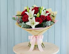 Букет цветов из:  Лилии и Розы в Богучаре