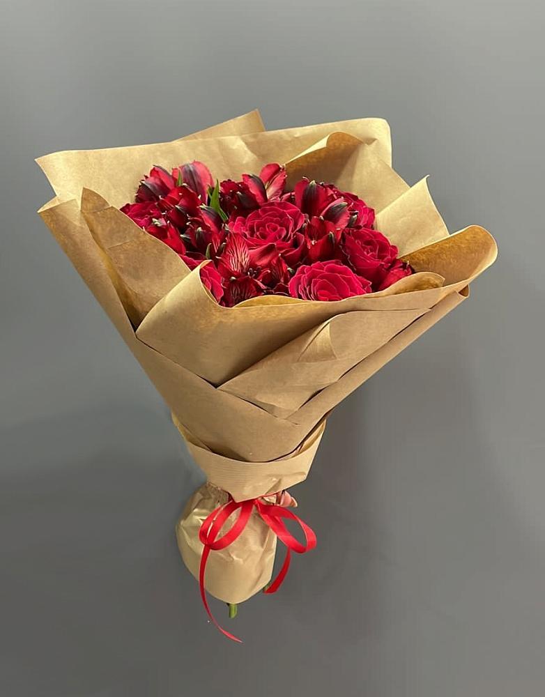 Букет цветов из: Альстромерии и Розы в Богучаре