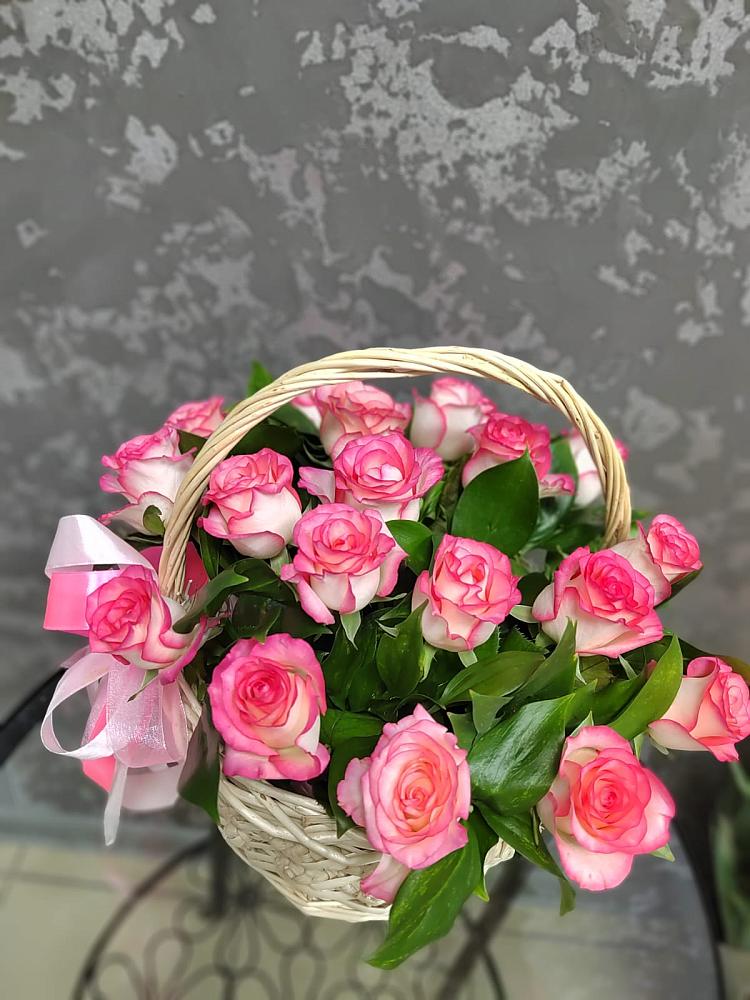 Цветочная композиция из Розы в корзине в Богучаре