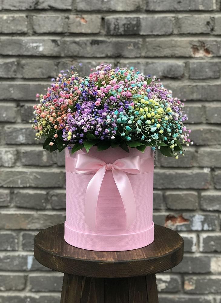 Цветочная композиция из Гипсофила и Розы в шляпной коробке в Богучаре