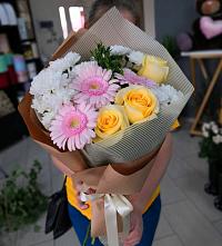 Букет цветов из:  Герберы, Розы и Хризантемы в Богучаре