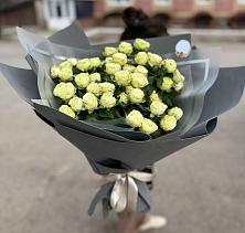 Букет Белые кустовые розы Солинеро в Богучаре