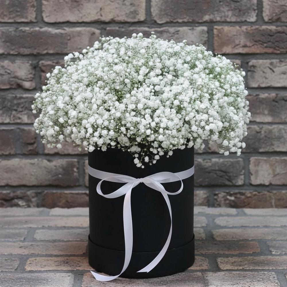 Цветочная композиция из Гипсофила в шляпной коробке в Богучаре