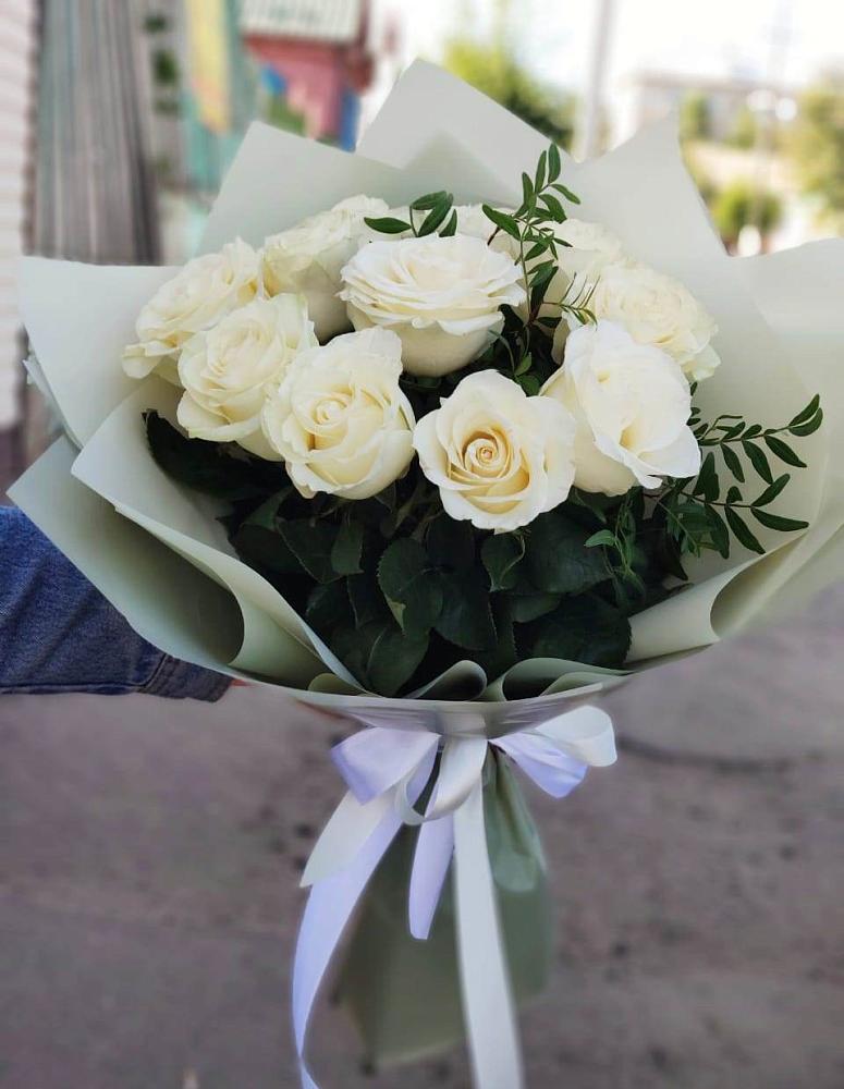 Букет Белые розы Проуд в Богучаре