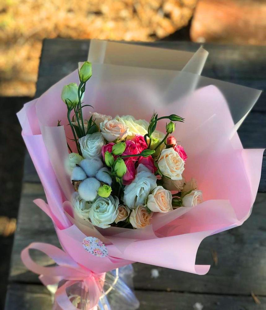 Букет цветов из: Розы и Лизиантусы в Богучаре