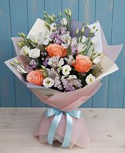 Букет цветов из:  Лизиантусы, Розы, Альстромерии и Гипсофила в Богучаре