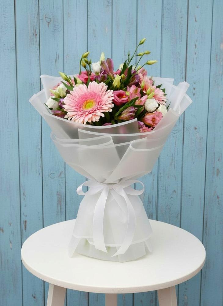 Букет цветов из: Герберы, Альстромерии и Лизиантусы в Богучаре