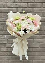 Букет цветов из:  Гвоздики, Розы, Лизиантусы и Хризантемы в Богучаре