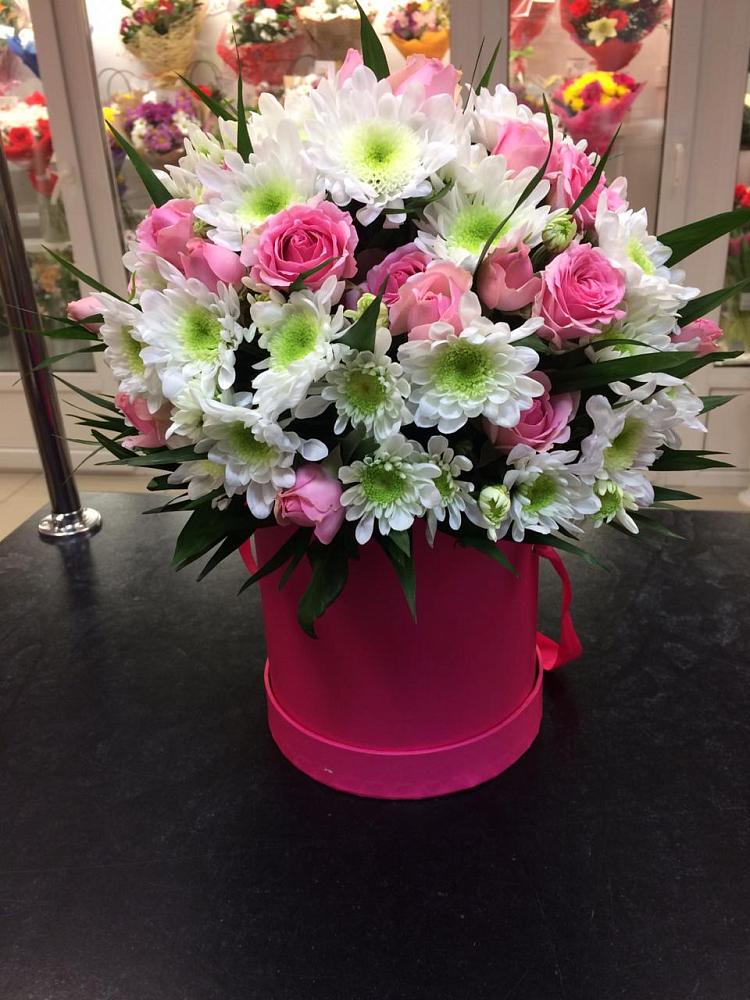 Цветочная композиция из Розы и Хризантемы в шляпной коробке в Богучаре