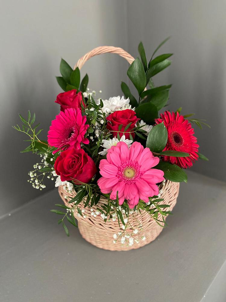 Цветочная композиция из Розы, Хризантемы и Герберы в корзине в Богучаре