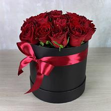 Цветочная композиция из Розы в шляпной коробке в Богучаре