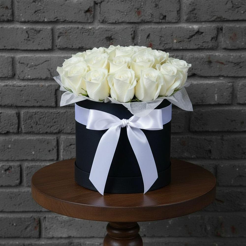 Цветочная композиция из Розы в шляпной коробке в Богучаре