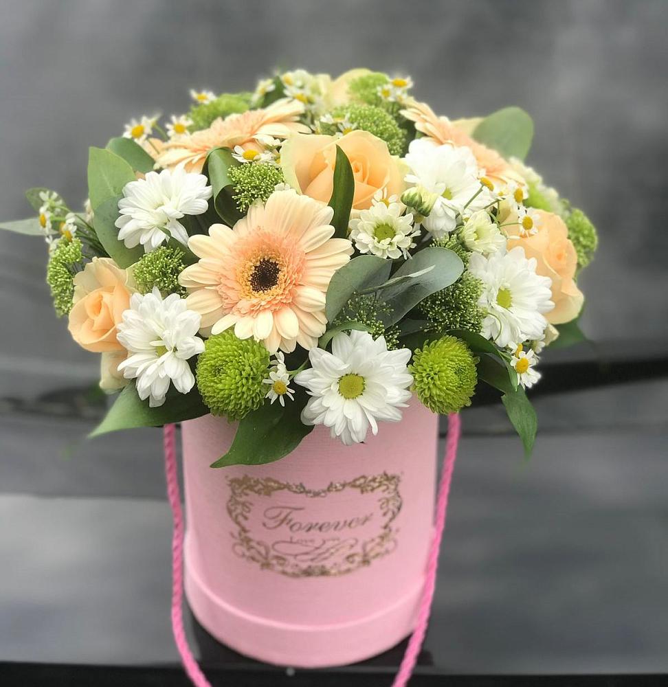 Цветочная композиция из Розы, Герберы и Хризантемы в шляпной коробке в Богучаре