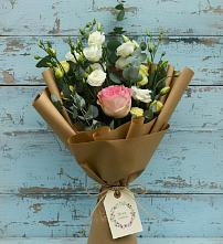 Букет цветов из:  Розы и Лизиантусы в Богучаре
