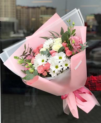 Букет цветов из: Розы, Лизиантусы и Хризантемы в Богучаре